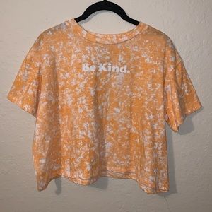 L Be Kind crop tee